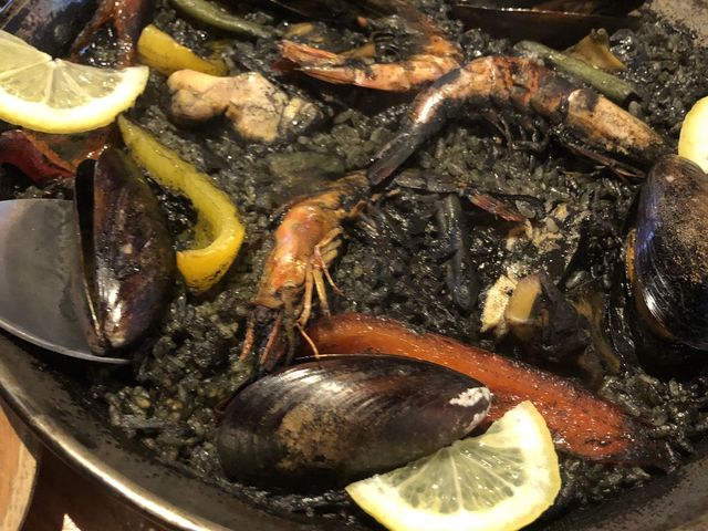 イカ墨パエリア最高でした_カジュアルスペイン酒場 オレンジ ブーム Bayside kitchen ORANGE BOOM