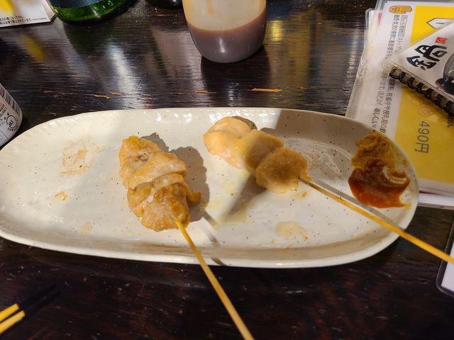 料理は遅いし少ないし味もいまいち
6本焼き物セットの不味そうで残した焼き鳥らしきもの_とんがり坊主 中原店