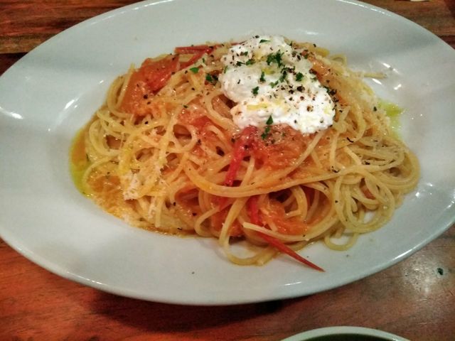 トマトとフレッシュチーズのパスタ1265円。とっても美味でした_ポム ド テール