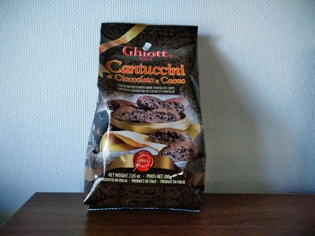 帰りにショップで購入した輸入菓子。ワイン、チーズ、生ハム、チョコなどもあり目移りします_ポム ド テール