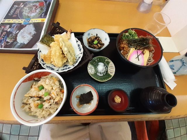 ボリューム満点の日替わり_鶴喜そば唐崎店