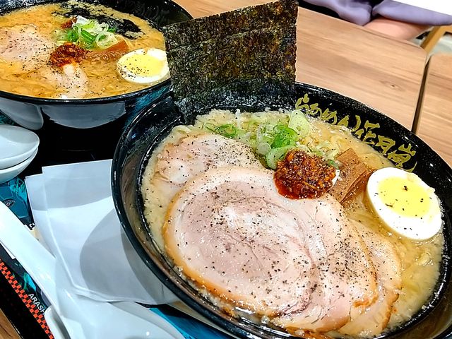 豚骨醤油のこってり系、げんこつラーメン_ラーメン花月 嵐 蓮田SA店