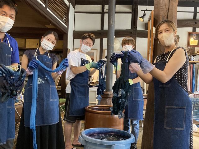 少人数制なので、家族でゆっくり楽しめる空間です。_藍染め草木染体験工房 棉屋