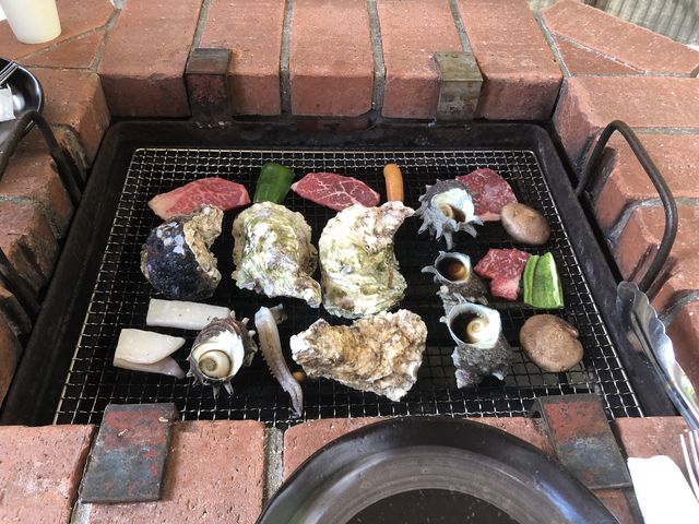 手のひらより大きな牡蠣_かき焼き おみやげ村
