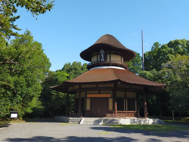 立派な木造建築_俳聖殿