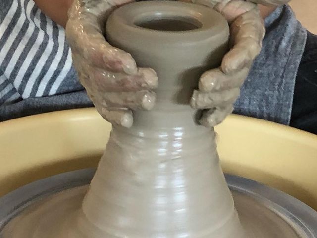 エプロン貸して貰えますが、ズボンに土ついたりしました(笑)久しぶりの泥遊び!_益子焼 小峰窯