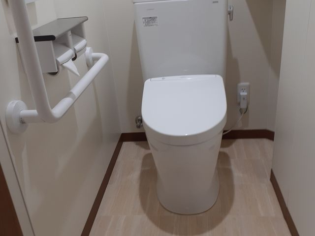 お風呂場にある綺麗なトイレ_国民宿舎山紫苑