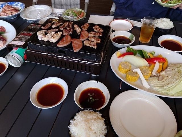 友達4人 お肉も美味しく楽しいひと時を過ごせました。_広島市国民宿舎湯来ロッジ