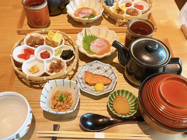 賛否両論での朝食は美味しかった_VISON 本草湯