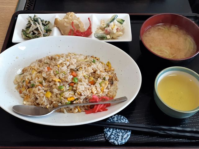 チャーハン定食:副菜が楽しめた。_だるまや