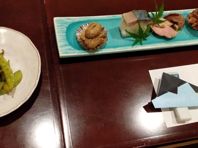 先付ー柿なます/前菜ーバッテラ、鴨ロース、栗渋皮煮、(五点盛り)_海どん