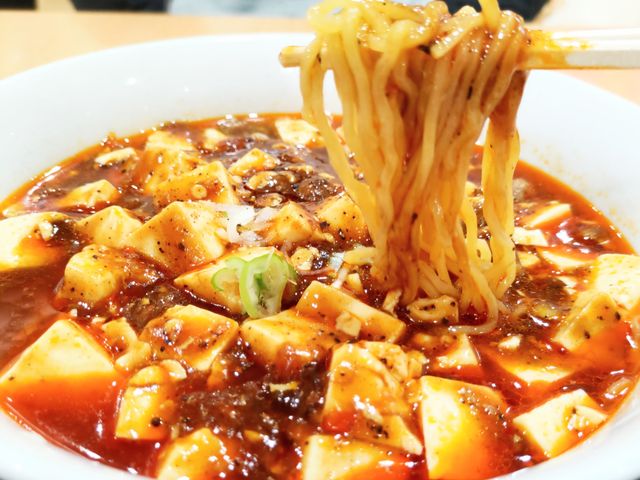 麻婆ラーメンの麺リフト_福華厨房