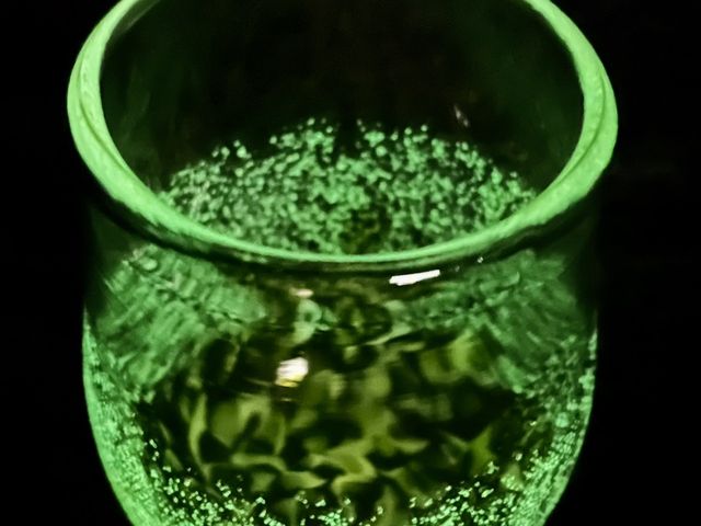 畜光タイプにしました。夜電気を消すとグラスだけ光りとても綺麗です。_伊豆味ガラス工房うみのおと
