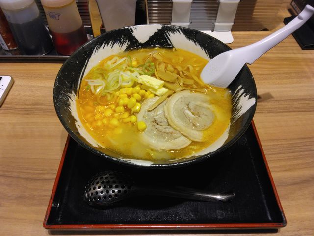 おいしそうな味噌ラーメンです。バターとコーンは味わい深いものでした。_雪あかり