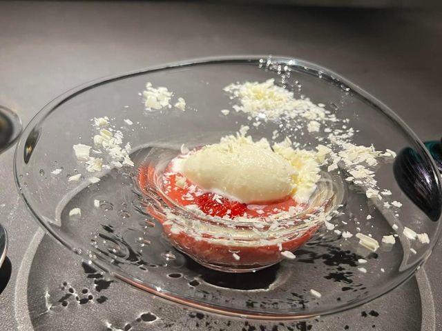 苺のデザート_YANAGI TePPaN UNBORN GASTRONOMY