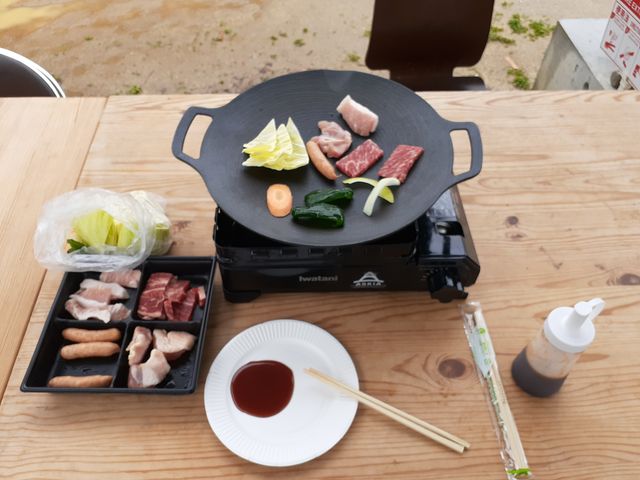 手ぶらでBBQ、3000円のコース、一人分の焼き肉と野菜
CAMPBOXの冷蔵庫に入れてくれます_ASKIA