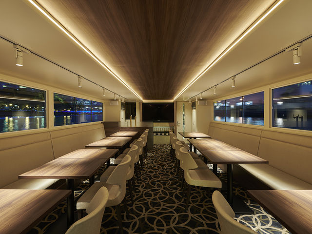 船内ではイタリアンが食べれる_KPG RIVER CRUISE