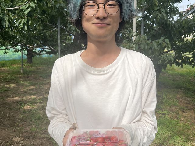 友人とさくらんぼ_またたびファーム