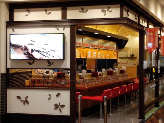 別館カウンター席_カレーのチャンピオン 近江町店