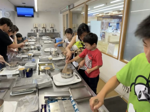 材料は全部用意されていて、混ぜるだけ。
でもタイミングが大事!_雷5656会館