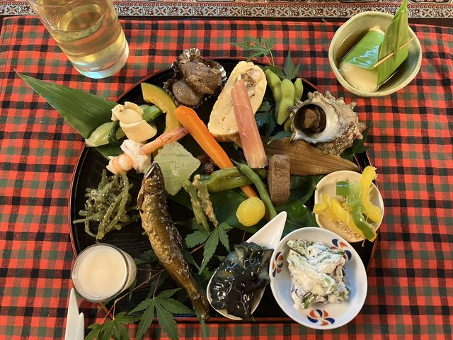 この後にもお料理が続きます。
シメはいつものブルーベリーケーキとコーヒー。_旅籠 ゆうゆう