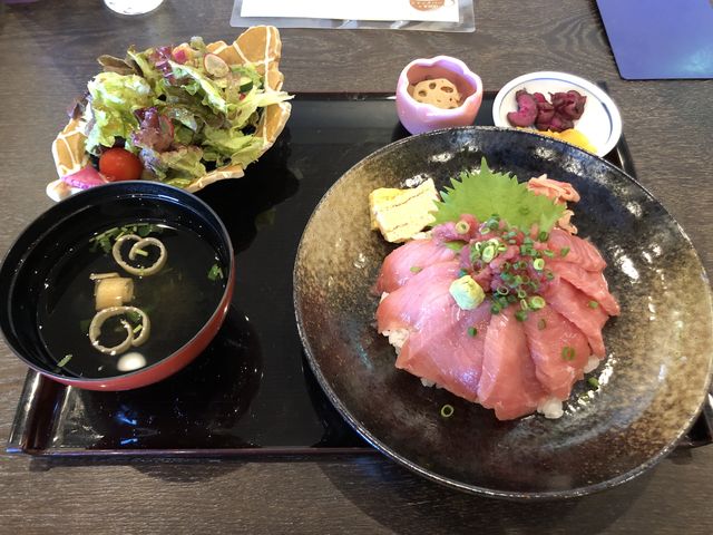 マグロ丼_ガーデンホテル紫雲閣東松山
