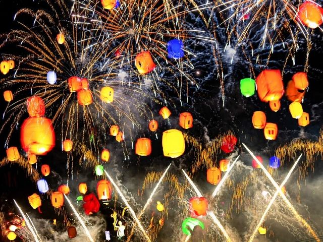 花火が300発
10分間の夢花火!^ ^_ゆめスカイランタンプロジェクト