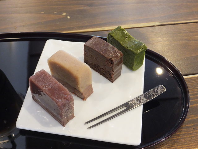 4種類を少しずつ_ショコラトリー カルヴァ