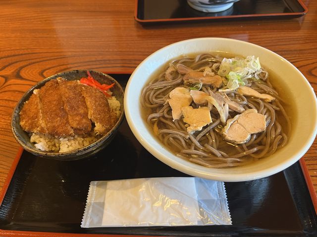 冷たい肉そばとハーフカツ丼_一寸亭本店