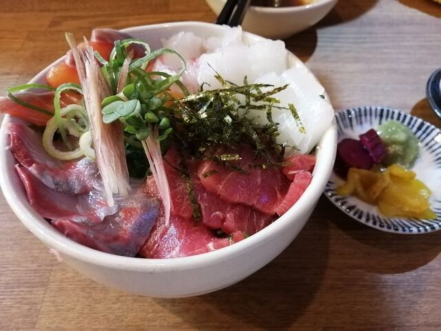 おまかせ五種盛り丼_和いんと日本酒 kuriya