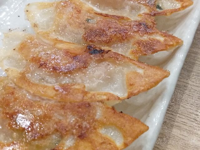 焼き餃子(7ヶ)・327円_餃子のたっちゃん 銀天街店