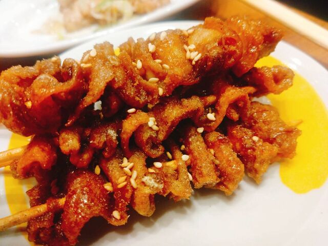伝串1本50円カリカリ甘、スパイスかけて激うま_新時代 新潟長岡駅前店