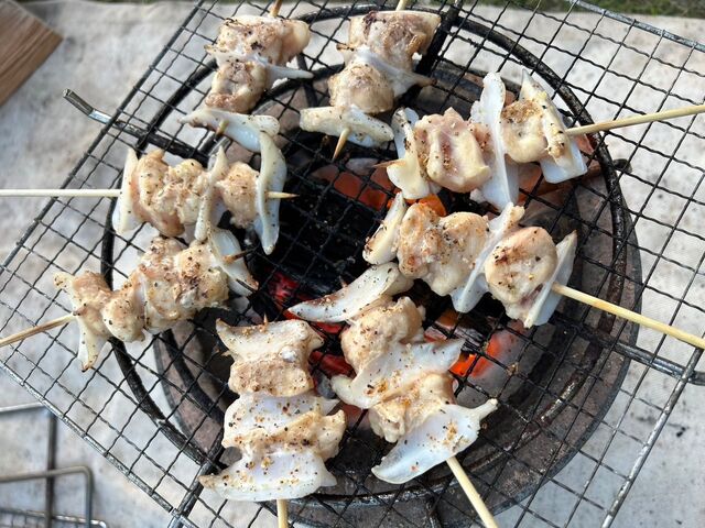 七輪でナンコツを焼きます。_ゆめパーク牧野