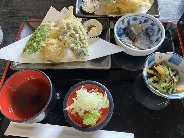 そば御膳
天ぷら饅頭も入ってます。_飯豊とそばの里センターそば伝承館