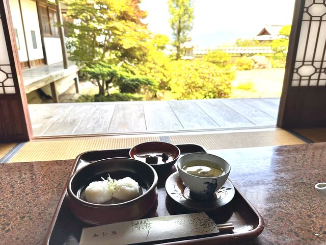 外の景色を見ながら食べられます。_前山寺