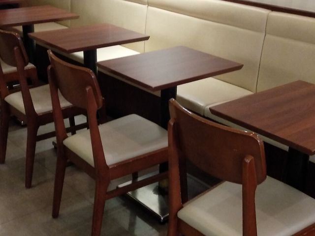 テーブル席_ドトールコーヒーショップ 梅屋敷店(GOURMET COFFEE DOUTOR)
