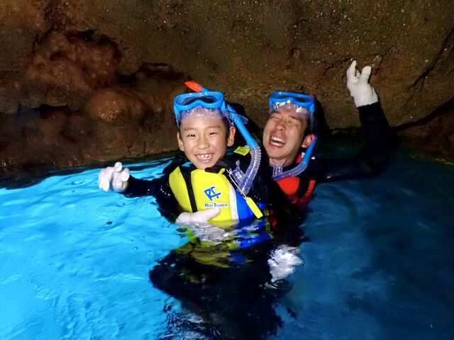 シュノーケルの青の洞窟_沖縄マリンサービスブルーケーブ
