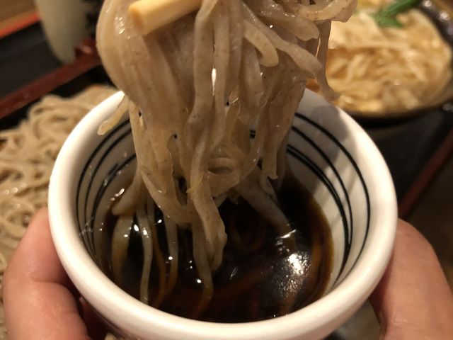 つゆのお味も良くて蕎麦湯を入れていただくのも楽しみです。_明治庵