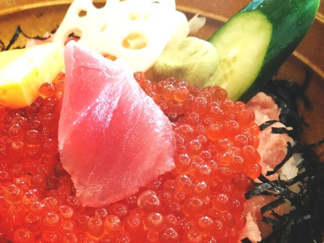 プチプチ弾けるイクラ丼。海鮮丼の王様?_旬膳 はな房(はなぼう)