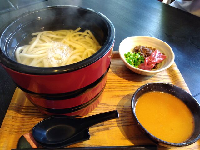 相方が注文した「1代目」だったかな?
つけ汁が担担麺のスープみたいな味でした。_麺匠・ちゃかぽん