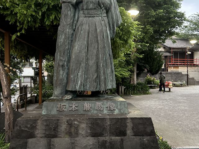 かなり大きな坂本龍馬_京浜急行電鉄立会川駅