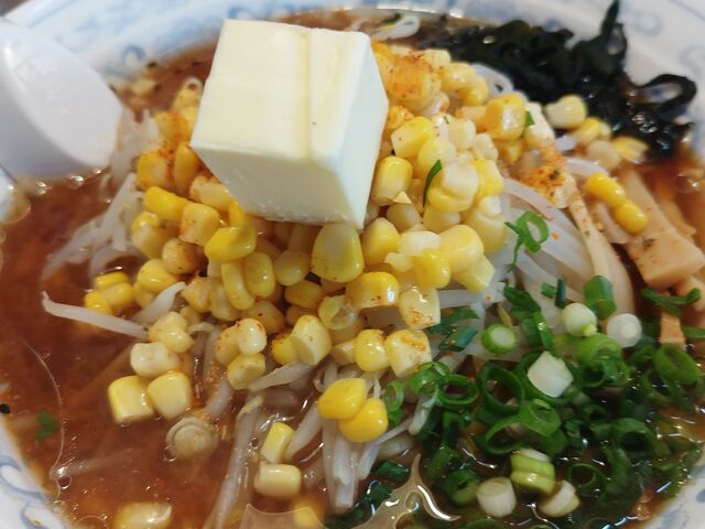 みそバターコーン大盛り!
一度食べてみればわかります。_あかしやサッポロラーメン