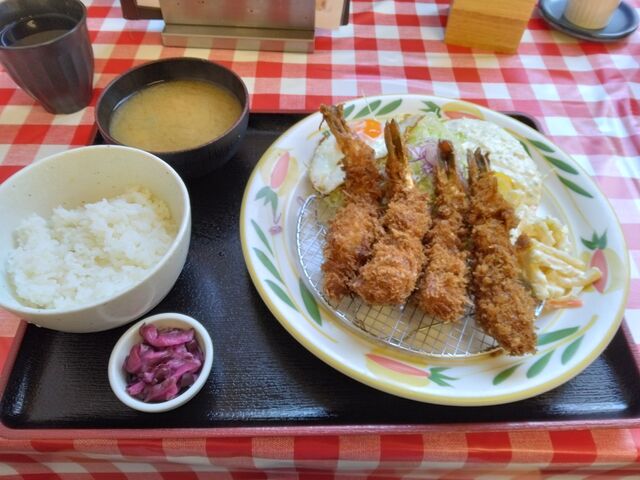 食べ応え抜群のエビフライです。_三好弥