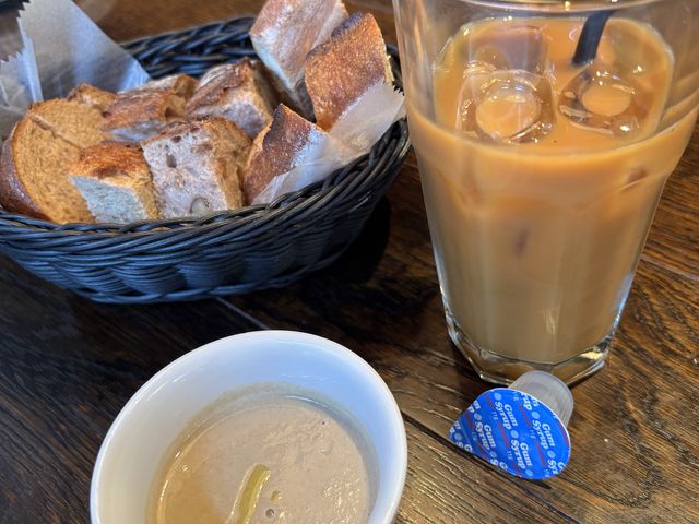 スープもパンもコーヒーも美味しい_ベーカリー&レストラン・沢村