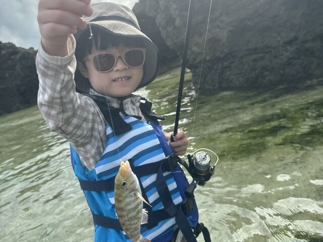 6歳の子供も魚が食いついたのを感じて自分でリールを巻いて釣れました!_DSF石垣島