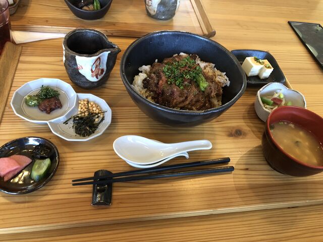 かつお出汁をかけてお茶漬け風に2度楽しめます。_すずかれん
