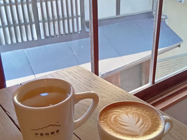 カフェ・ラテと蜂蜜レモン_伊都岐