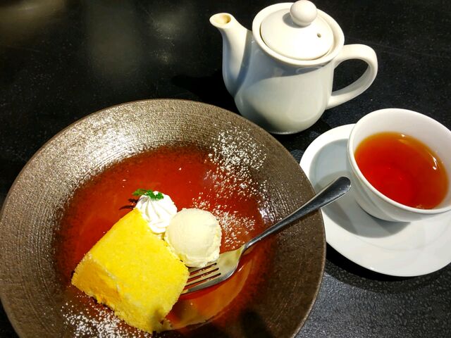 胡座会席ランチ@3509
デザートと食後の飲み物選択できます
今回は、わらび粉シフォンケーキ
と紅茶_古民家 胡座イタリアン