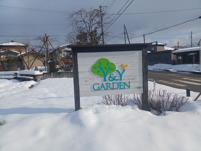 駐車場 入り口付近_ヤスダヨーグルト Y&Y GARDEN