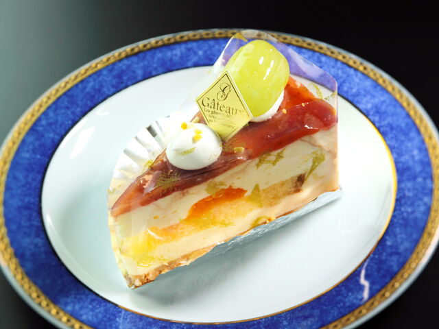 自家製フランボワーズケ―キです。ほんのりとした甘酸っぱさとチ―ズクリ―厶の風味がおすすめです。_モア